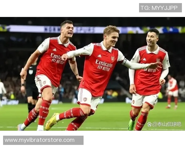 欧冠皇马对阿森纳经典对碰：银河战舰对阵枪手时刻